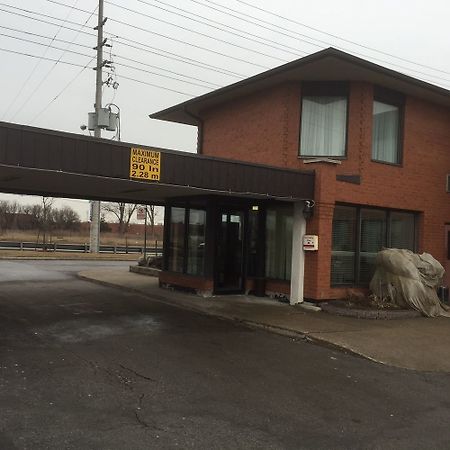 White Knight Motel برامبتون المظهر الخارجي الصورة