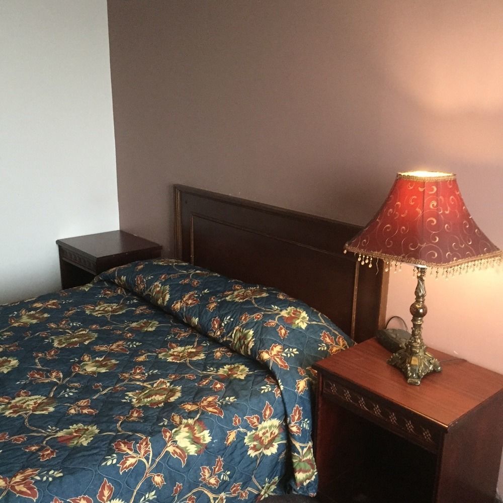 White Knight Motel برامبتون المظهر الخارجي الصورة