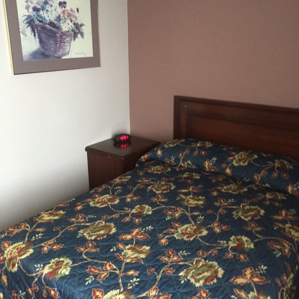 White Knight Motel برامبتون المظهر الخارجي الصورة